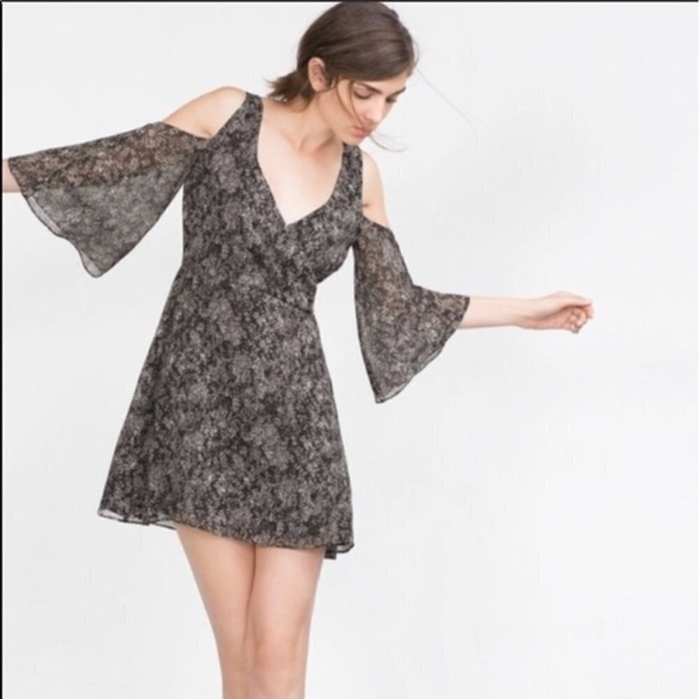 Zara Cold Shoulder VNeck Chiffon Printed Boho Mini Dress in Small